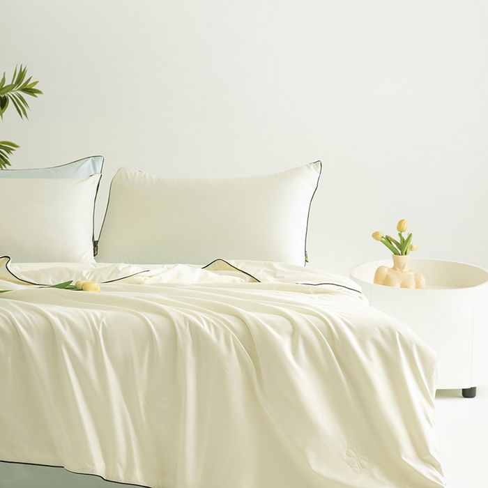 91家纺网 家纺一手货源 找家纺 汣沐生活 2025新款水洗真丝夏被夏被四件套 元气白桃+海盐蓝