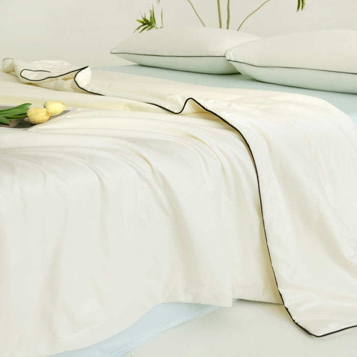 91家纺网 家纺一手货源 找家纺 汣沐生活 2025新款水洗真丝夏被夏被四件套 元气白桃+海盐蓝