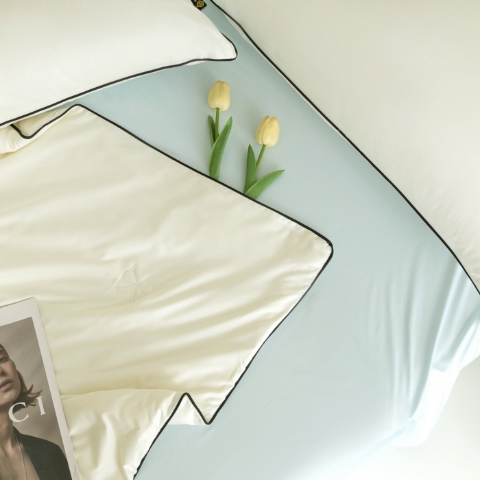 91家纺网 家纺一手货源 找家纺 汣沐生活 2025新款水洗真丝夏被夏被四件套 元气白桃+海盐蓝