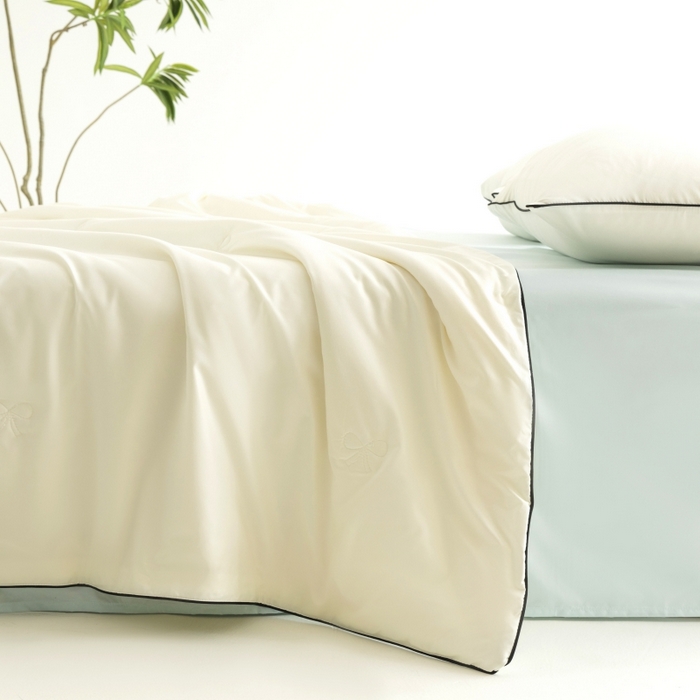 91家纺网 家纺一手货源 找家纺 汣沐生活 2025新款水洗真丝夏被夏被四件套 元气白桃+海盐蓝