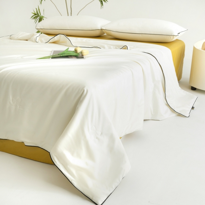 91家纺网 家纺一手货源 找家纺 汣沐生活 2025新款水洗真丝夏被夏被四件套 元气白桃+姜黄