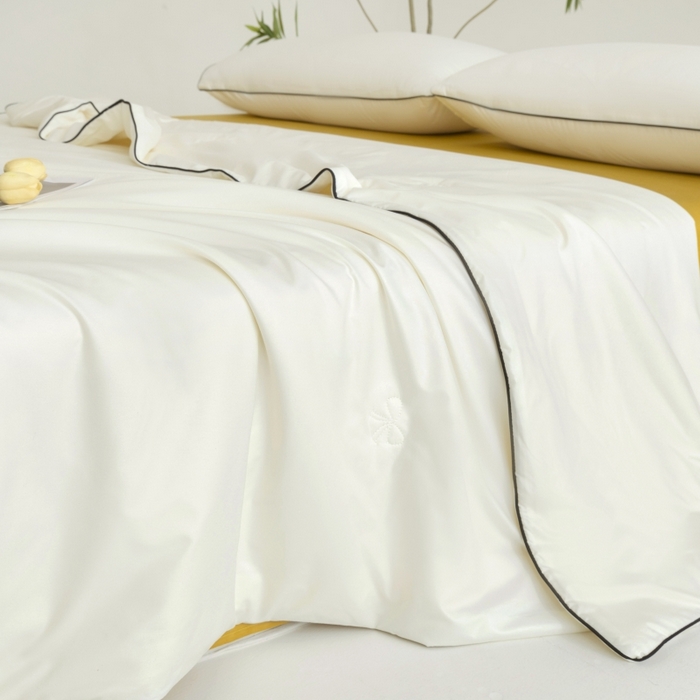 91家纺网 家纺一手货源 找家纺 汣沐生活 2025新款水洗真丝夏被夏被四件套 元气白桃+姜黄