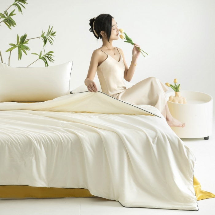 91家纺网 家纺一手货源 找家纺 汣沐生活 2025新款水洗真丝夏被夏被四件套 元气白桃+姜黄