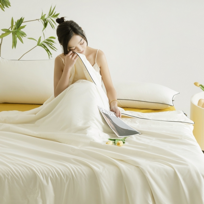 91家纺网 家纺一手货源 找家纺 汣沐生活 2025新款水洗真丝夏被夏被四件套 元气白桃+姜黄