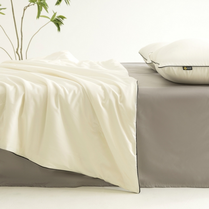 91家纺网 家纺一手货源 找家纺 汣沐生活 2025新款水洗真丝夏被夏被四件套 元气白桃+石墨灰