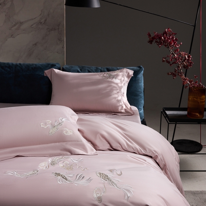 91家纺网 家纺一手货源 找家纺 时亿家居 2025新款超细旦天丝棉磨毛四件套-锦鲤系列 锦鲤-落照粉