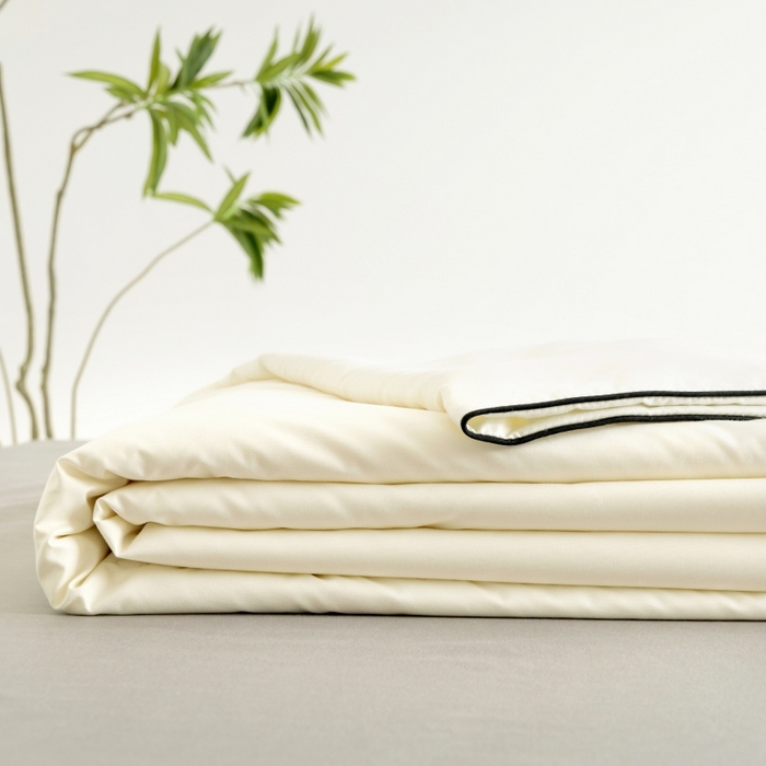 91家纺网 家纺一手货源 找家纺 汣沐生活 2025新款水洗真丝夏被夏被四件套 元气白桃+石墨灰