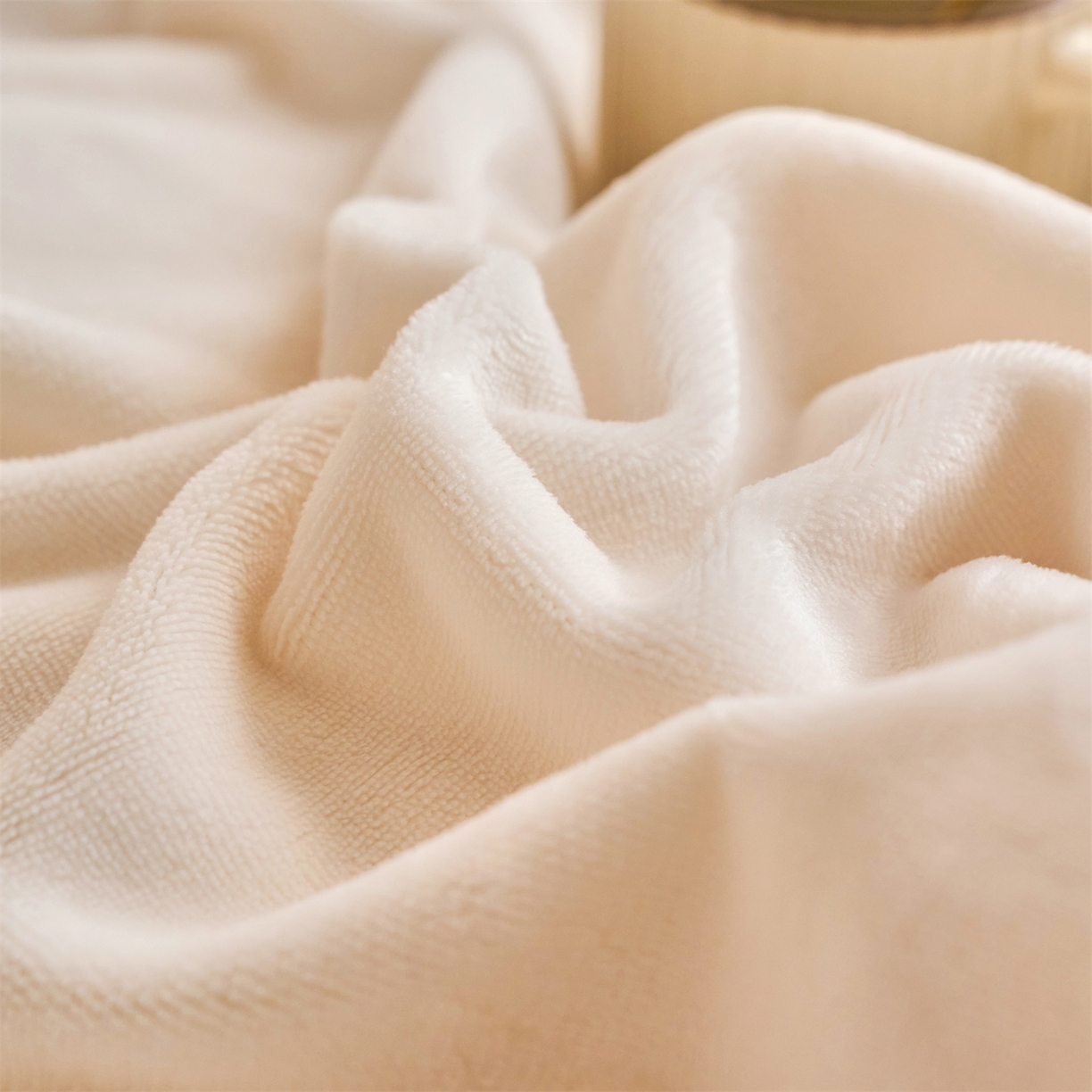 91家纺网 家纺一手货源 找家纺 兰紫橙家纺 2025新款简约纯色牛奶绒拉链款枕套 奶昔白