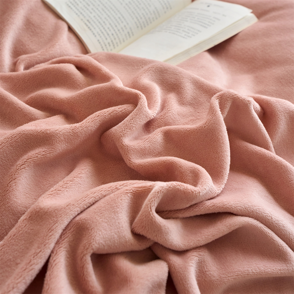 91家纺网 家纺一手货源 找家纺 兰紫橙家纺 2025新款简约纯色牛奶绒拉链款枕套 星柚粉