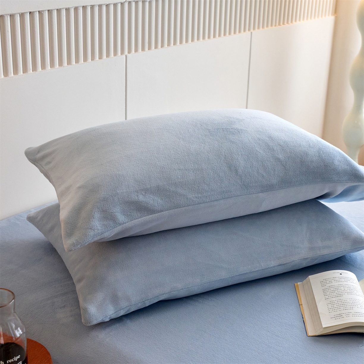91家纺网 家纺一手货源 找家纺 兰紫橙家纺 2025新款简约纯色牛奶绒拉链款枕套 天空蓝