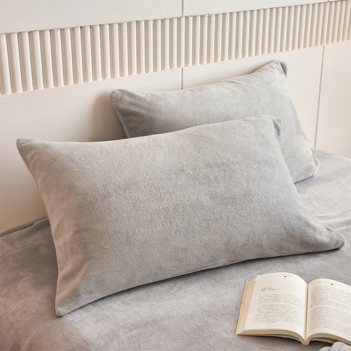 91家纺网 家纺一手货源 找家纺 兰紫橙家纺 2025新款简约纯色牛奶绒拉链款枕套 绅士灰