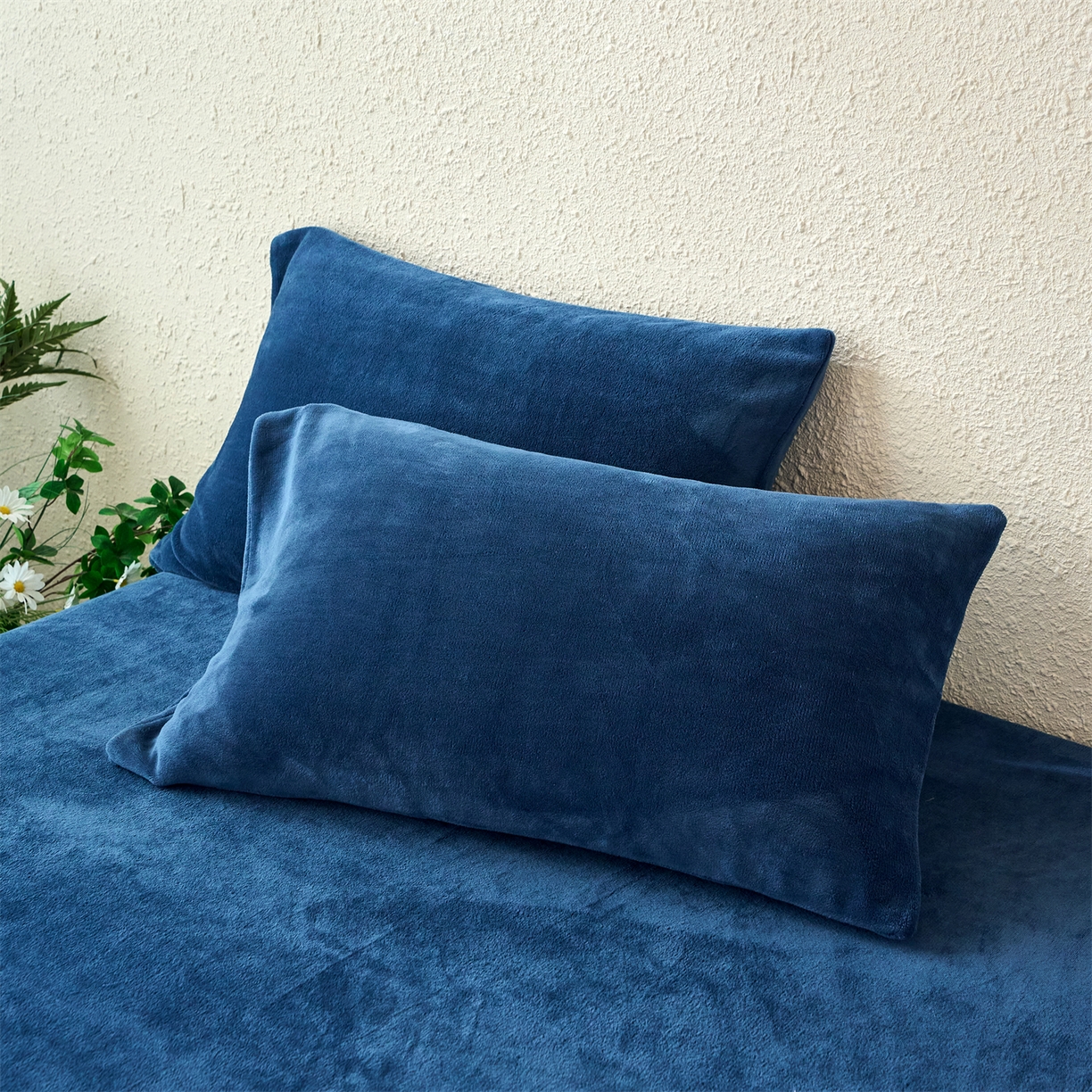 兰紫橙家纺 2025新款简约纯色牛奶绒拉链款枕套 宝石蓝