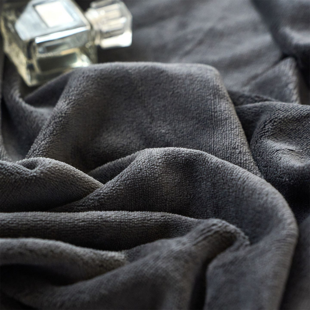 91家纺网 家纺一手货源 找家纺 兰紫橙家纺 2025新款简约纯色牛奶绒床笠系列 深空黑