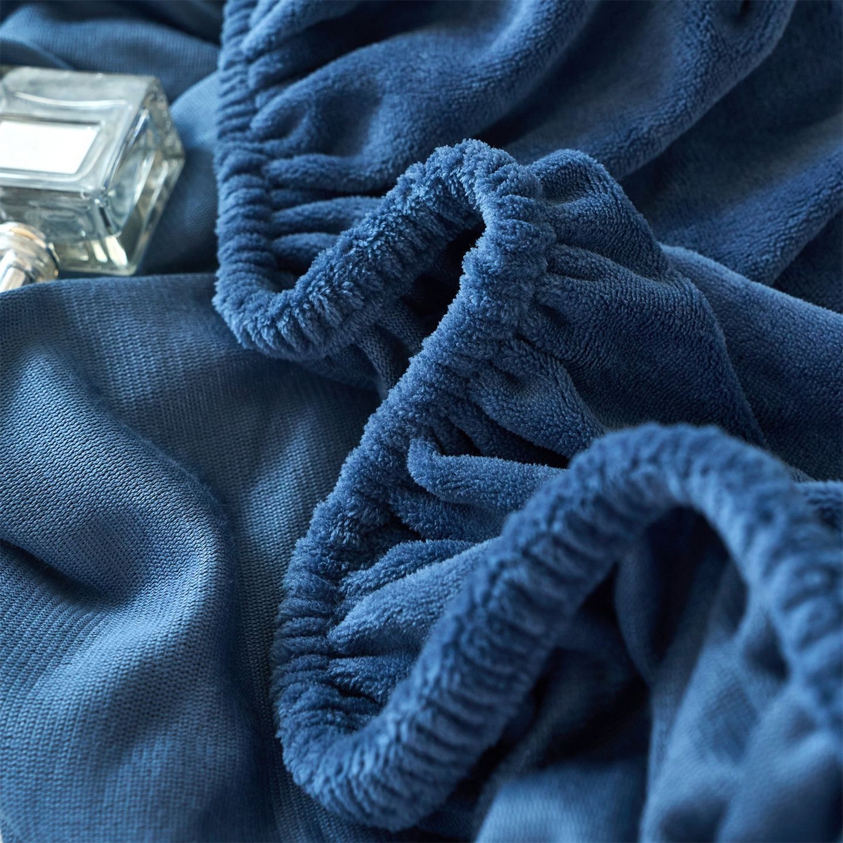 91家纺网 家纺一手货源 找家纺 兰紫橙家纺 2025新款简约纯色牛奶绒床笠系列 宝石蓝