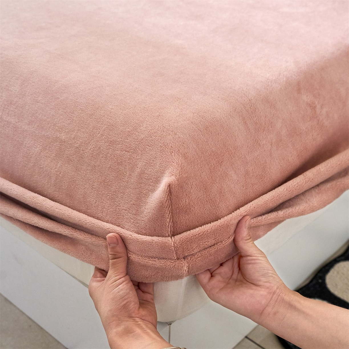 91家纺网 家纺一手货源 找家纺 兰紫橙家纺 2025新款简约纯色牛奶绒床笠系列 星柚粉