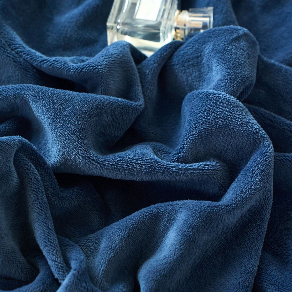 91家纺网 家纺一手货源 找家纺 兰紫橙家纺 2025新款简约纯色牛奶绒床笠系列 宝石蓝