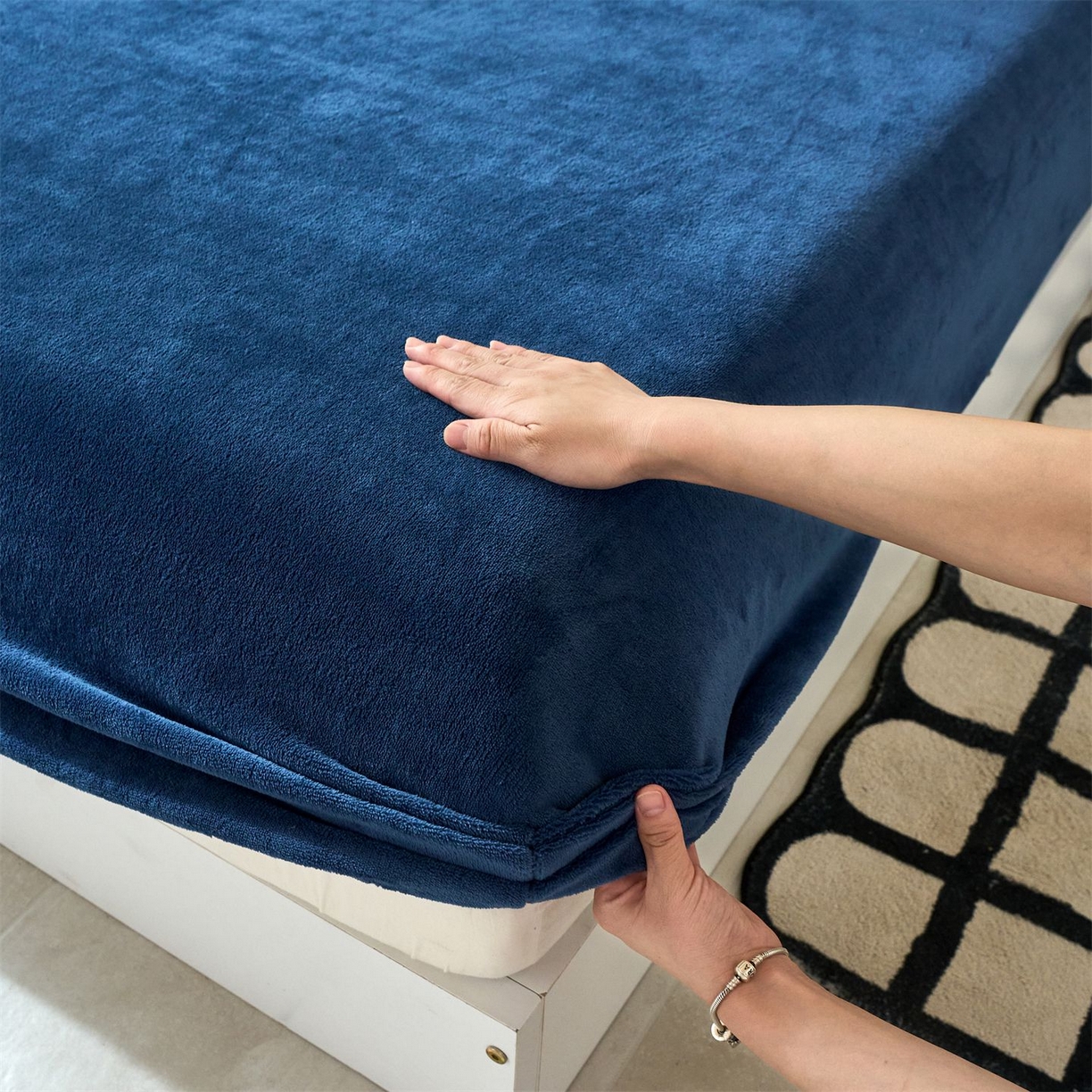 91家纺网 家纺一手货源 找家纺 兰紫橙家纺 2025新款简约纯色牛奶绒床笠系列 宝石蓝