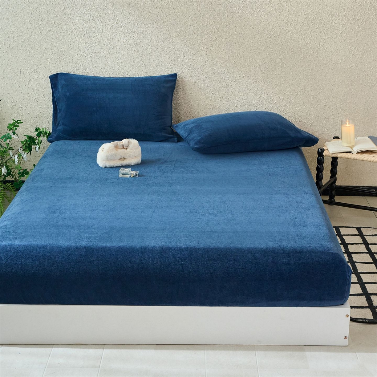 91家纺网 家纺一手货源 找家纺 兰紫橙家纺 2025新款简约纯色牛奶绒床笠系列 宝石蓝