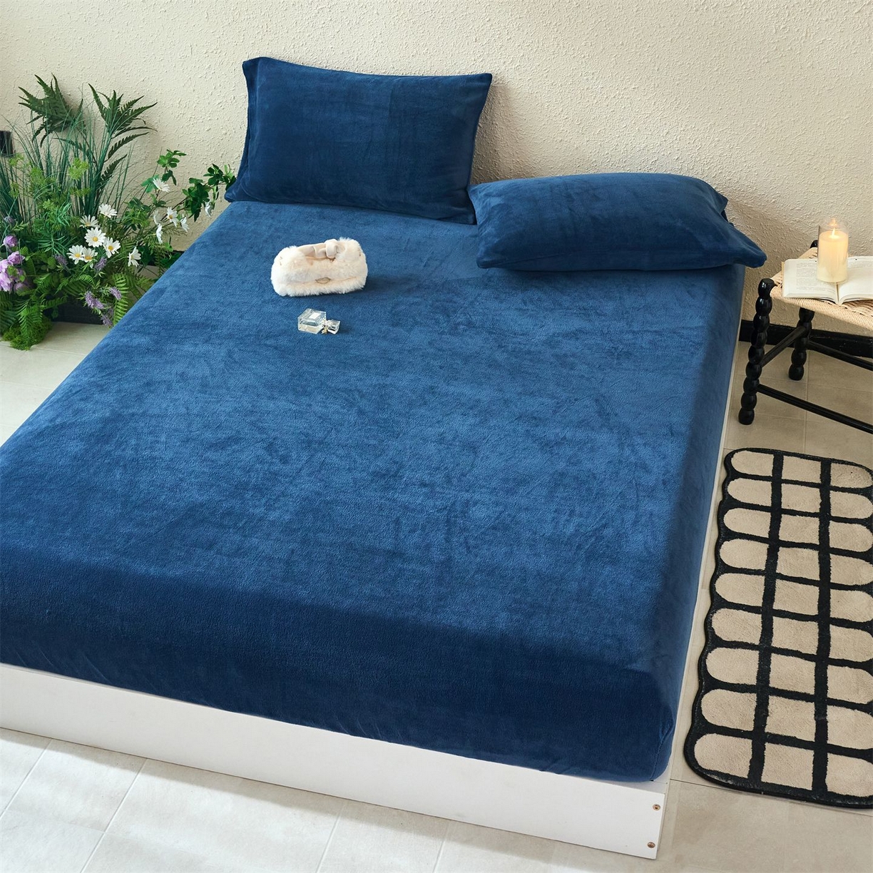 91家纺网 家纺一手货源 找家纺 兰紫橙家纺 2025新款简约纯色牛奶绒床笠系列 宝石蓝