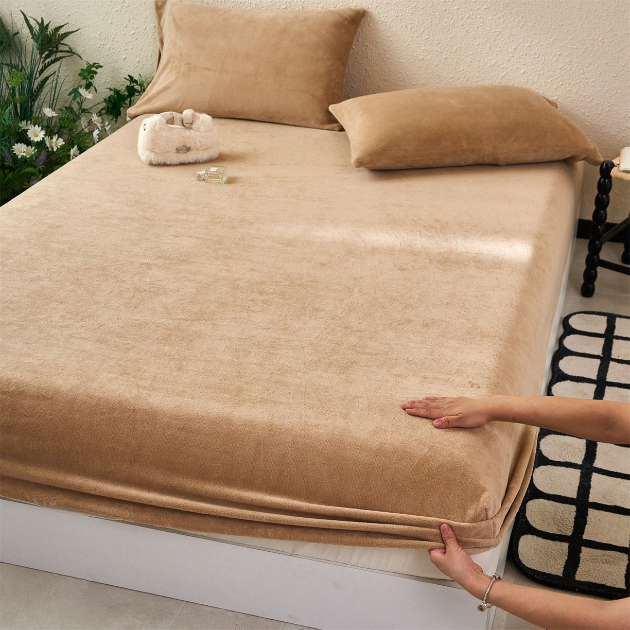 91家纺网 家纺一手货源 找家纺 兰紫橙家纺 2025新款简约纯色牛奶绒床笠系列 奶油驼