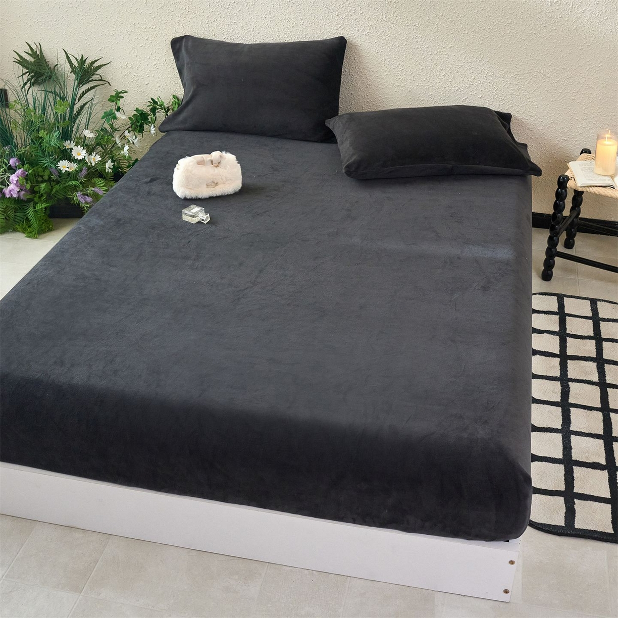 91家纺网 家纺一手货源 找家纺 兰紫橙家纺 2025新款简约纯色牛奶绒床笠系列 深空黑