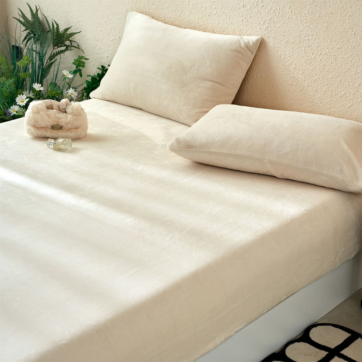 91家纺网 家纺一手货源 找家纺 兰紫橙家纺 2025新款简约纯色牛奶绒床笠系列 奶昔白