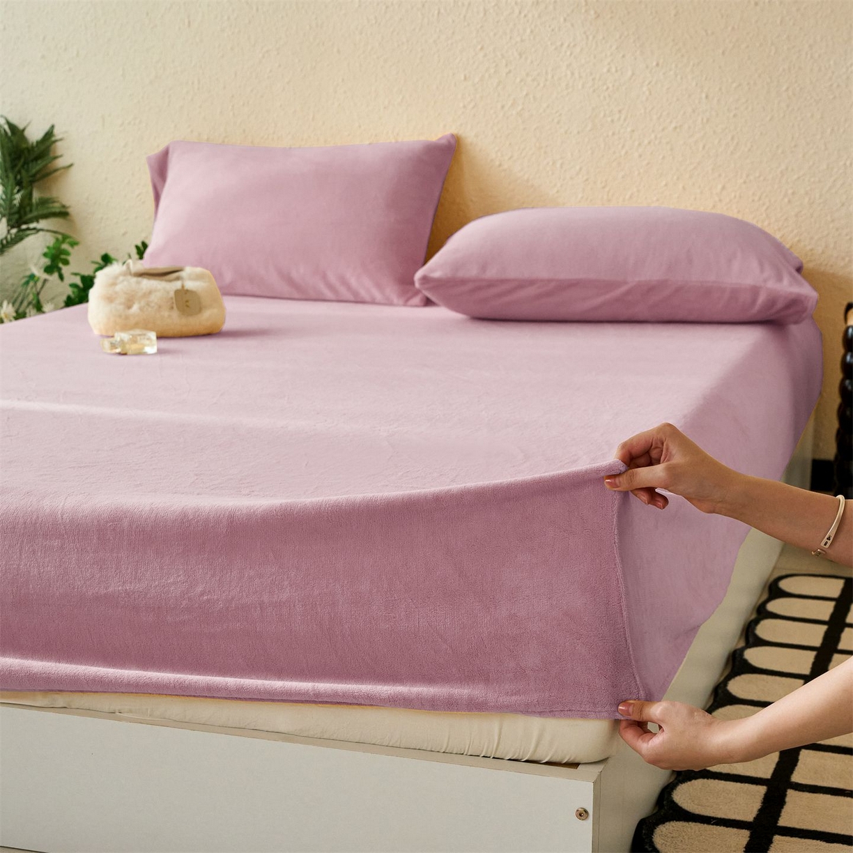 91家纺网 家纺一手货源 找家纺 兰紫橙家纺 2025新款简约纯色牛奶绒床笠系列 罗兰紫