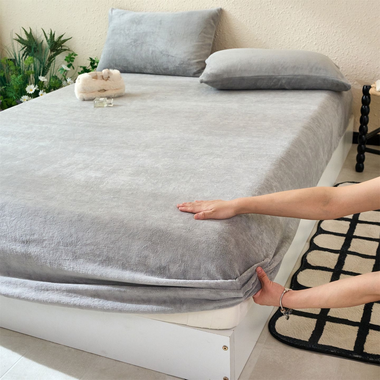 91家纺网 家纺一手货源 找家纺 兰紫橙家纺 2025新款简约纯色牛奶绒床笠系列 绅士灰