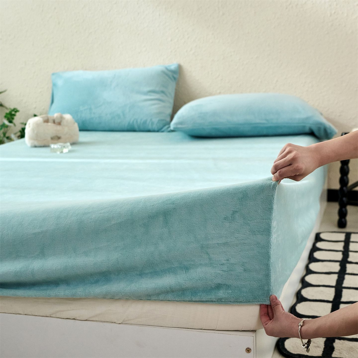 91家纺网 家纺一手货源 找家纺 兰紫橙家纺 2025新款简约纯色牛奶绒床笠系列 浅星蓝