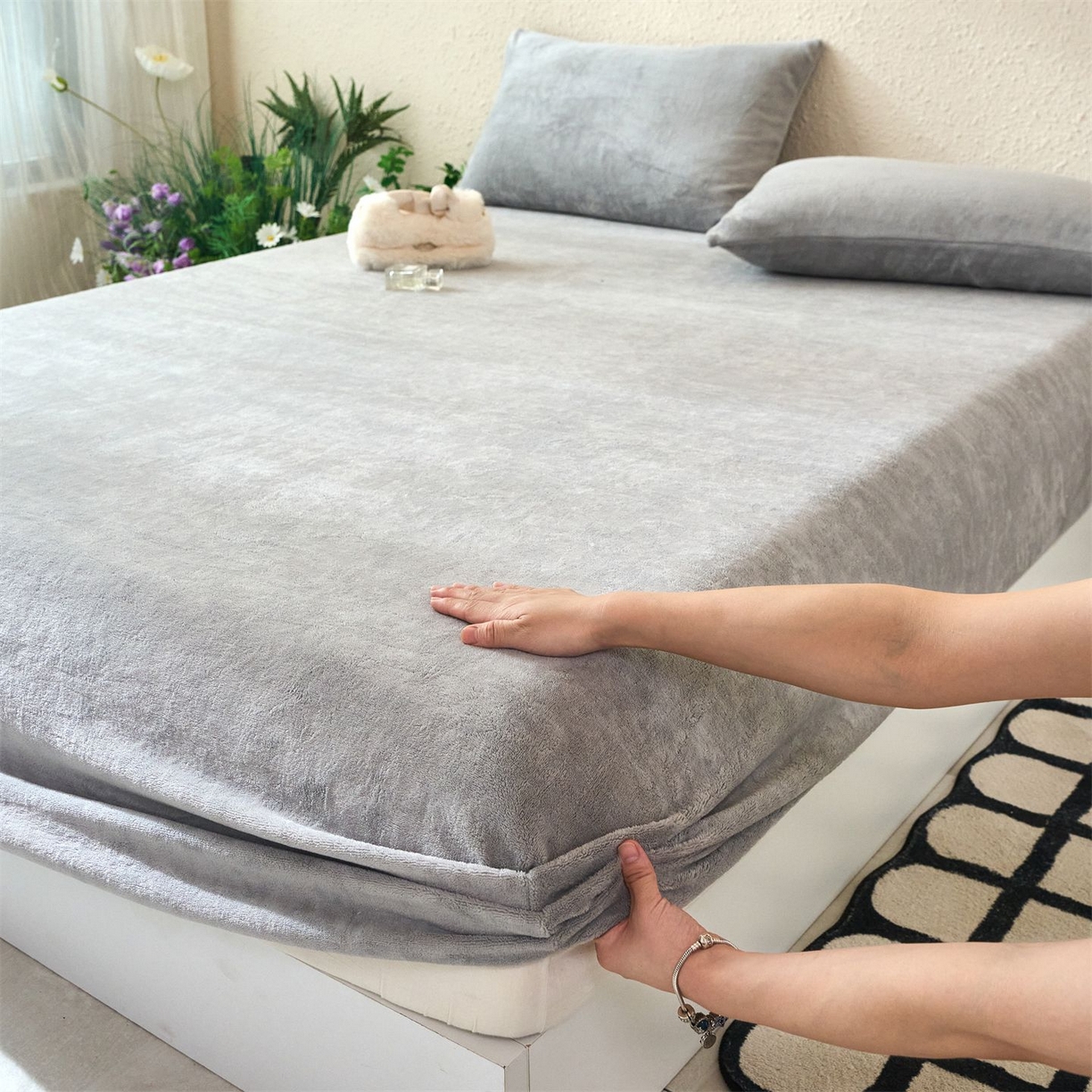 91家纺网 家纺一手货源 找家纺 兰紫橙家纺 2025新款简约纯色牛奶绒床笠系列 绅士灰