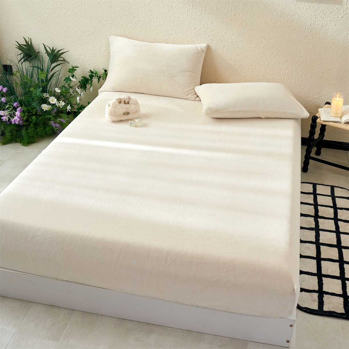 91家纺网 家纺一手货源 找家纺 兰紫橙家纺 2025新款简约纯色牛奶绒床笠系列 奶昔白