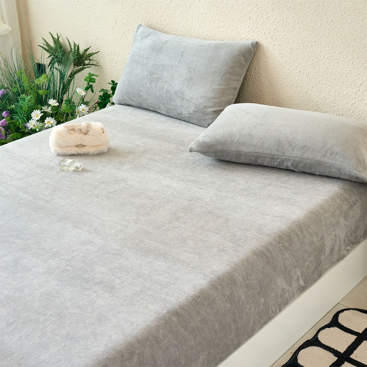 91家纺网 家纺一手货源 找家纺 兰紫橙家纺 2025新款简约纯色牛奶绒床笠系列 绅士灰