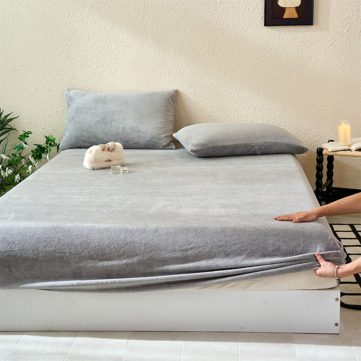 91家纺网 家纺一手货源 找家纺 兰紫橙家纺 2025新款简约纯色牛奶绒床笠系列 绅士灰