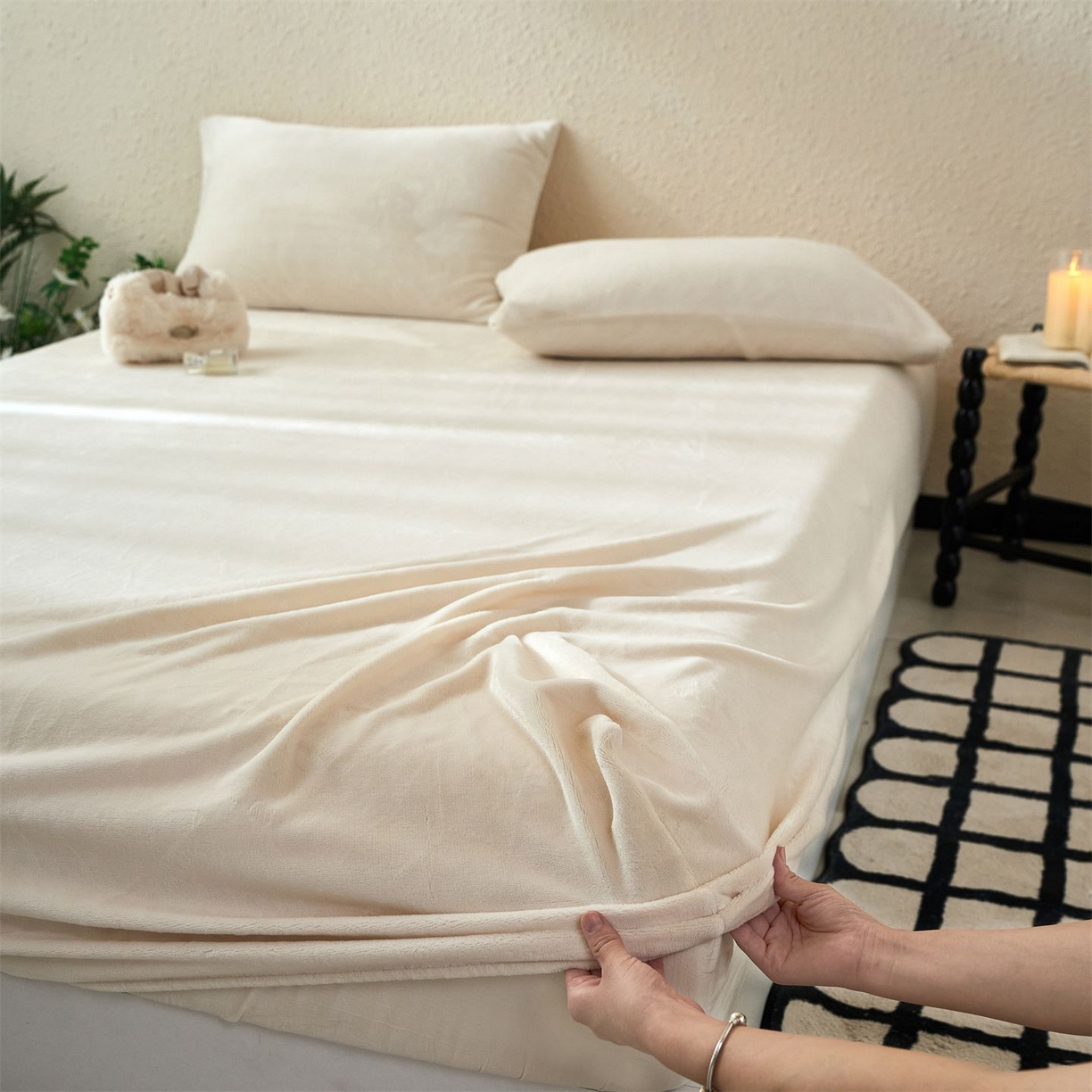 91家纺网 家纺一手货源 找家纺 兰紫橙家纺 2025新款简约纯色牛奶绒床笠系列 奶昔白