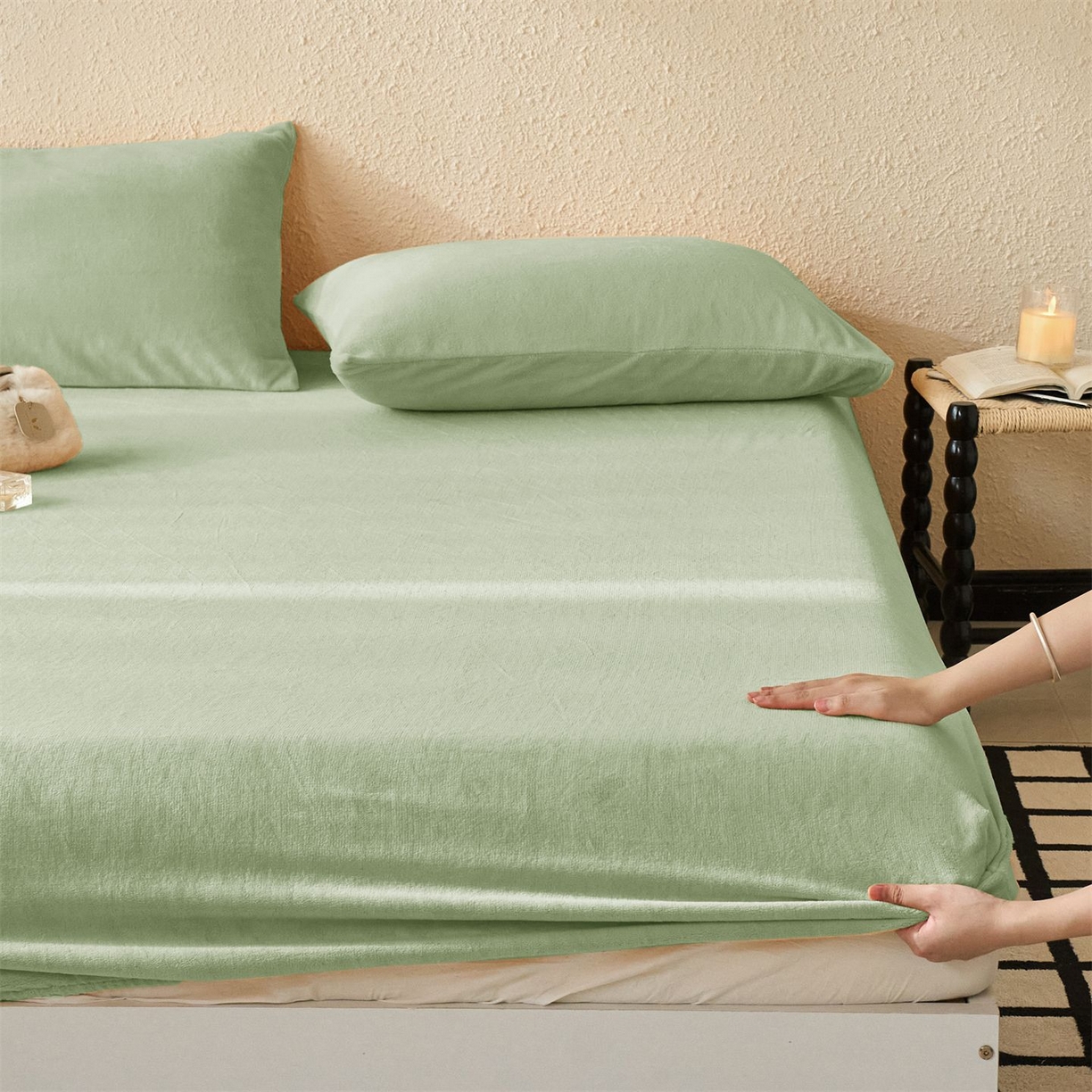 91家纺网 家纺一手货源 找家纺 兰紫橙家纺 2025新款简约纯色牛奶绒床笠系列 淡彩绿