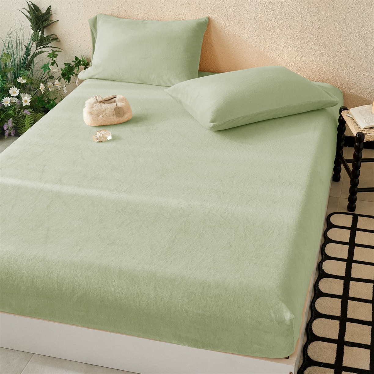 91家纺网 家纺一手货源 找家纺 兰紫橙家纺 2025新款简约纯色牛奶绒床笠系列 淡彩绿