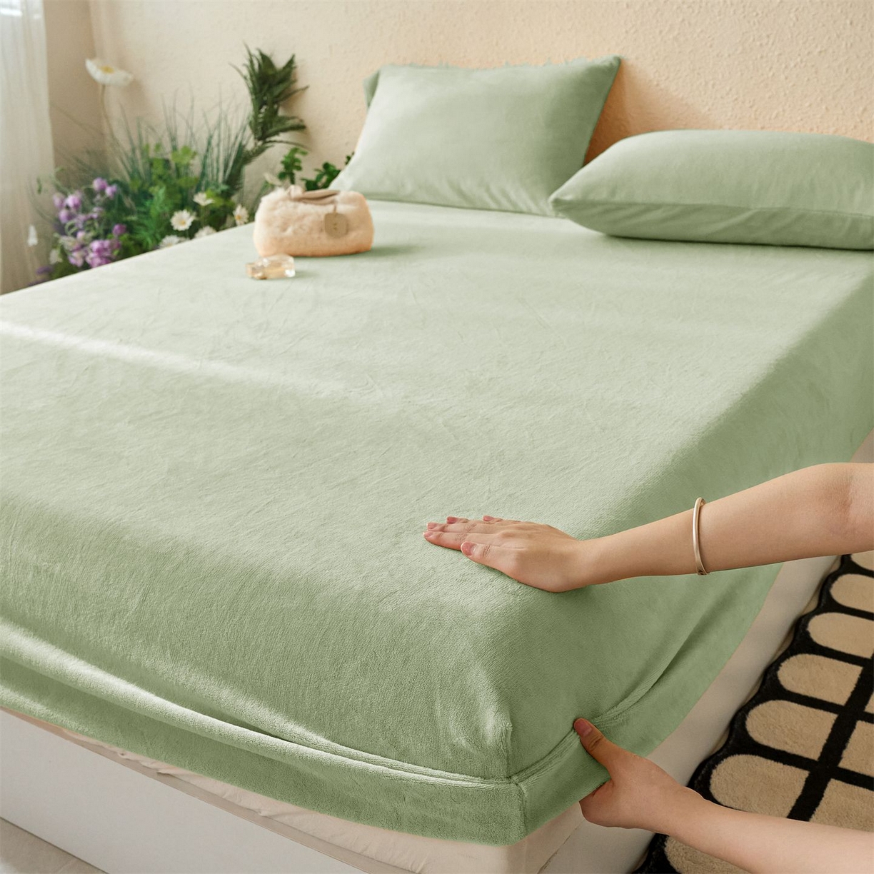 91家纺网 家纺一手货源 找家纺 兰紫橙家纺 2025新款简约纯色牛奶绒床笠系列 淡彩绿