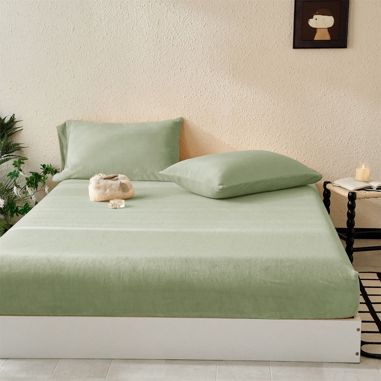 91家纺网 家纺一手货源 找家纺 兰紫橙家纺 2025新款简约纯色牛奶绒床笠系列 淡彩绿