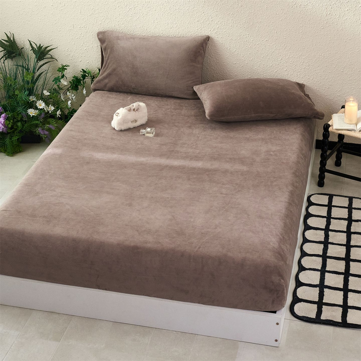 91家纺网 家纺一手货源 找家纺 兰紫橙家纺 2025新款简约纯色牛奶绒床笠系列 摩卡棕