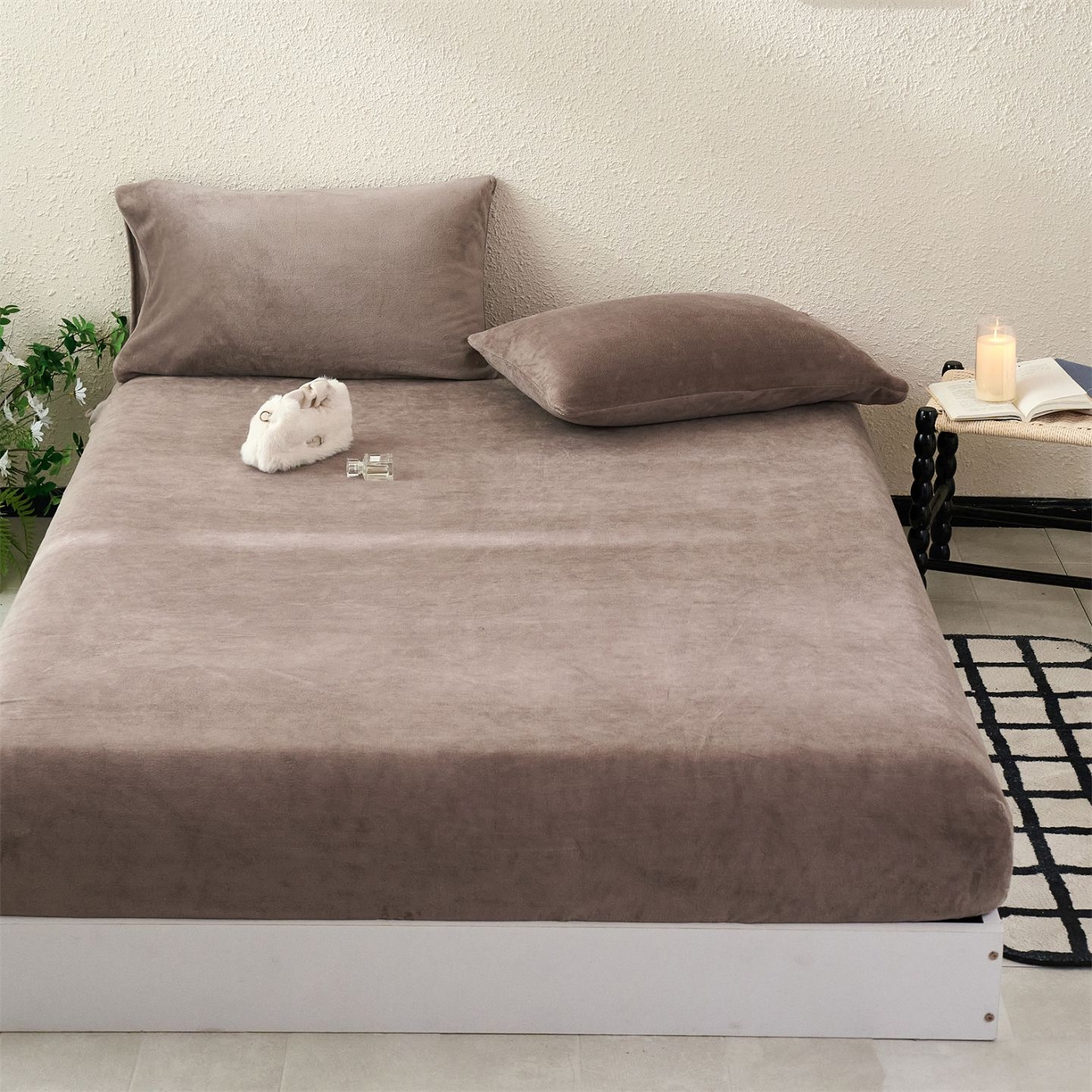 91家纺网 家纺一手货源 找家纺 兰紫橙家纺 2025新款简约纯色牛奶绒床笠系列 摩卡棕