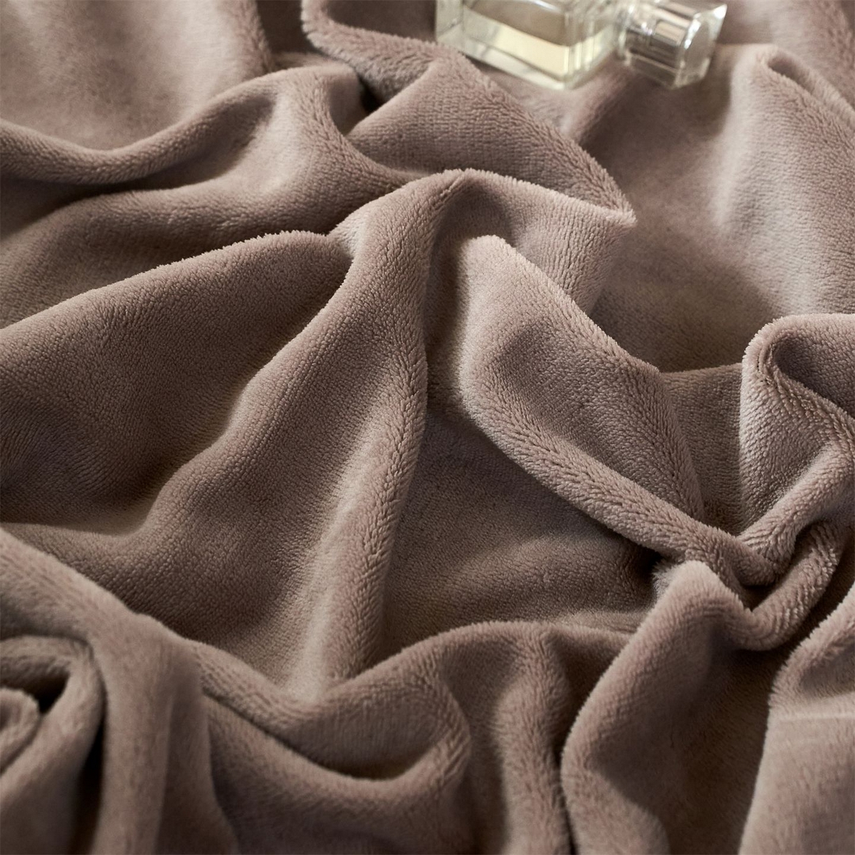 91家纺网 家纺一手货源 找家纺 兰紫橙家纺 2025新款简约纯色牛奶绒床笠系列 摩卡棕