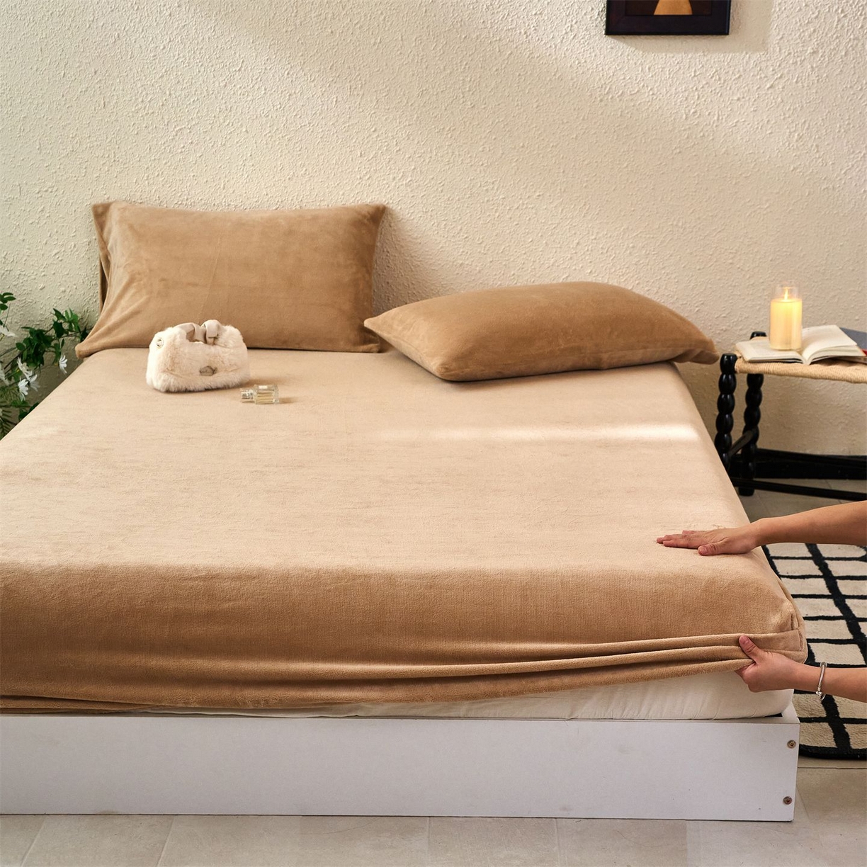 91家纺网 家纺一手货源 找家纺 兰紫橙家纺 2025新款简约纯色牛奶绒床笠系列 奶油驼