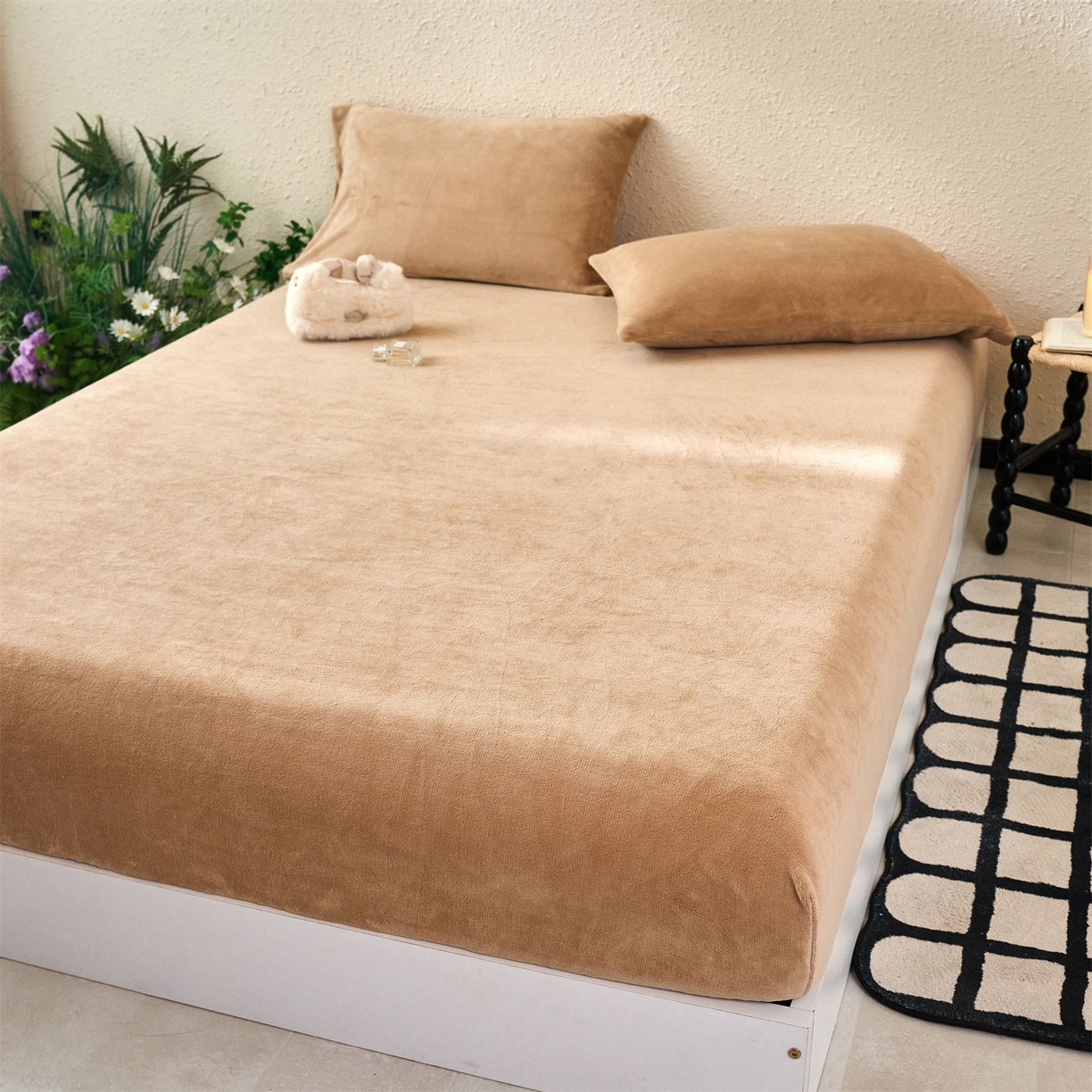 91家纺网 家纺一手货源 找家纺 兰紫橙家纺 2025新款简约纯色牛奶绒床笠系列 奶油驼