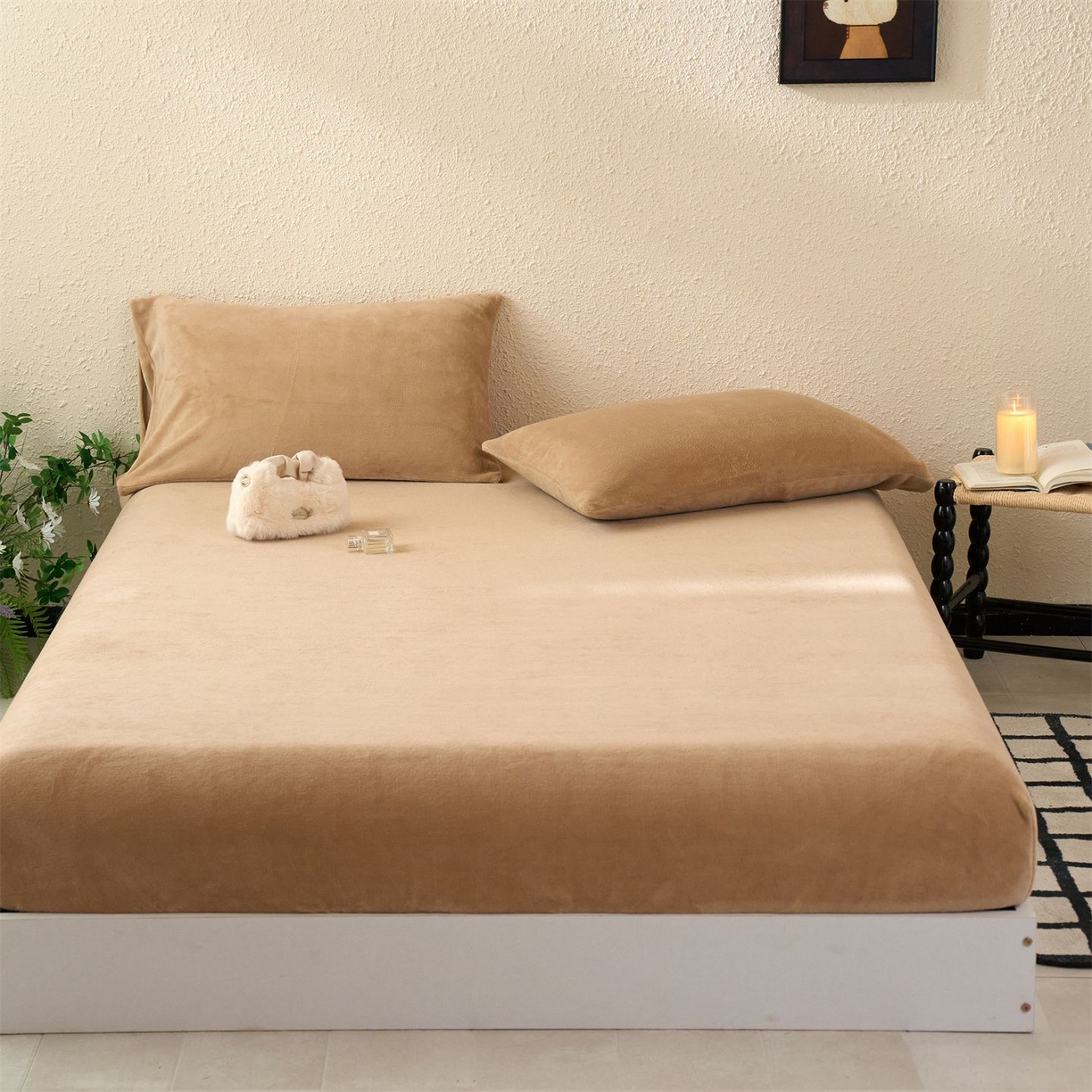 91家纺网 家纺一手货源 找家纺 兰紫橙家纺 2025新款简约纯色牛奶绒床笠系列 奶油驼