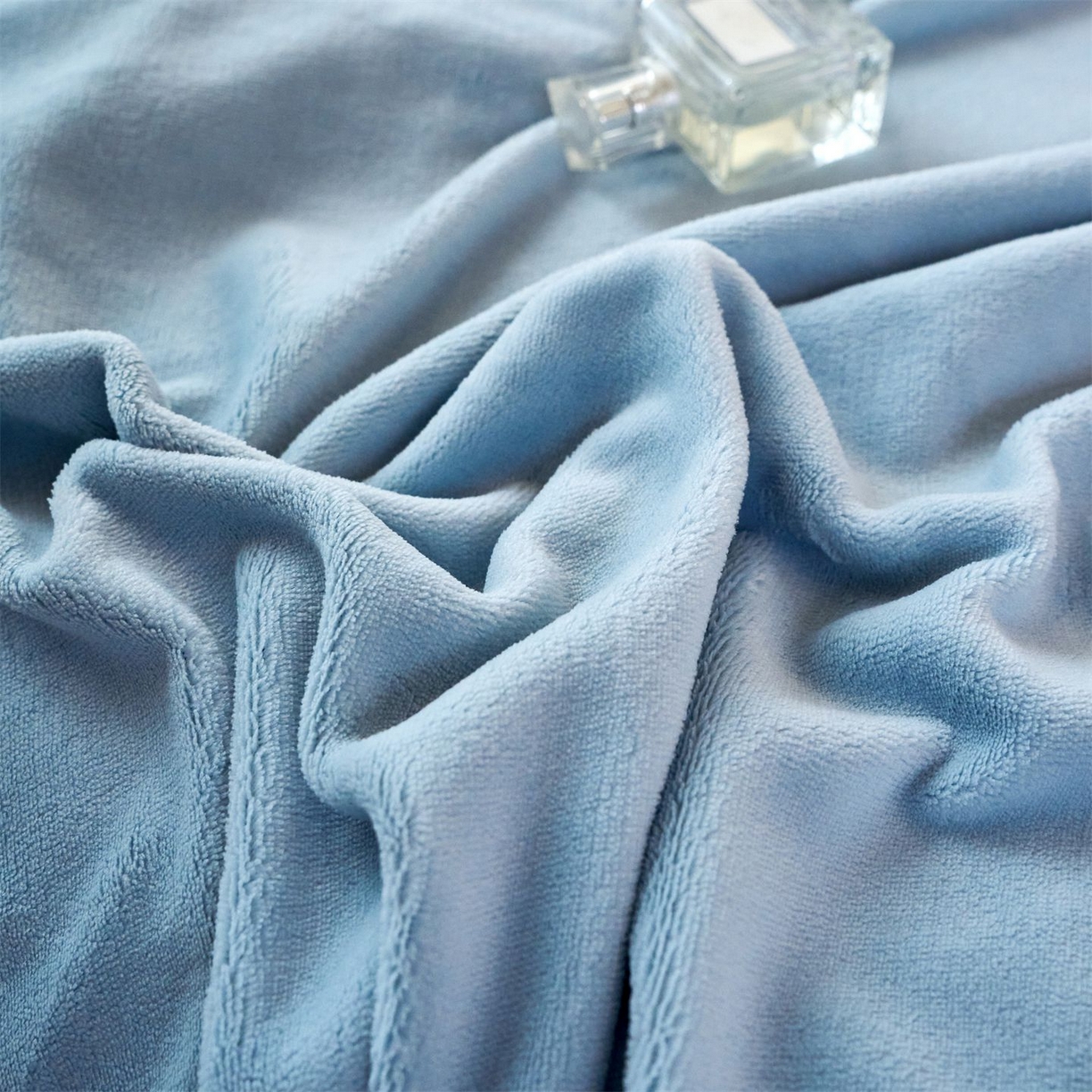 91家纺网 家纺一手货源 找家纺 兰紫橙家纺 2025新款简约纯色牛奶绒床笠系列 天空蓝