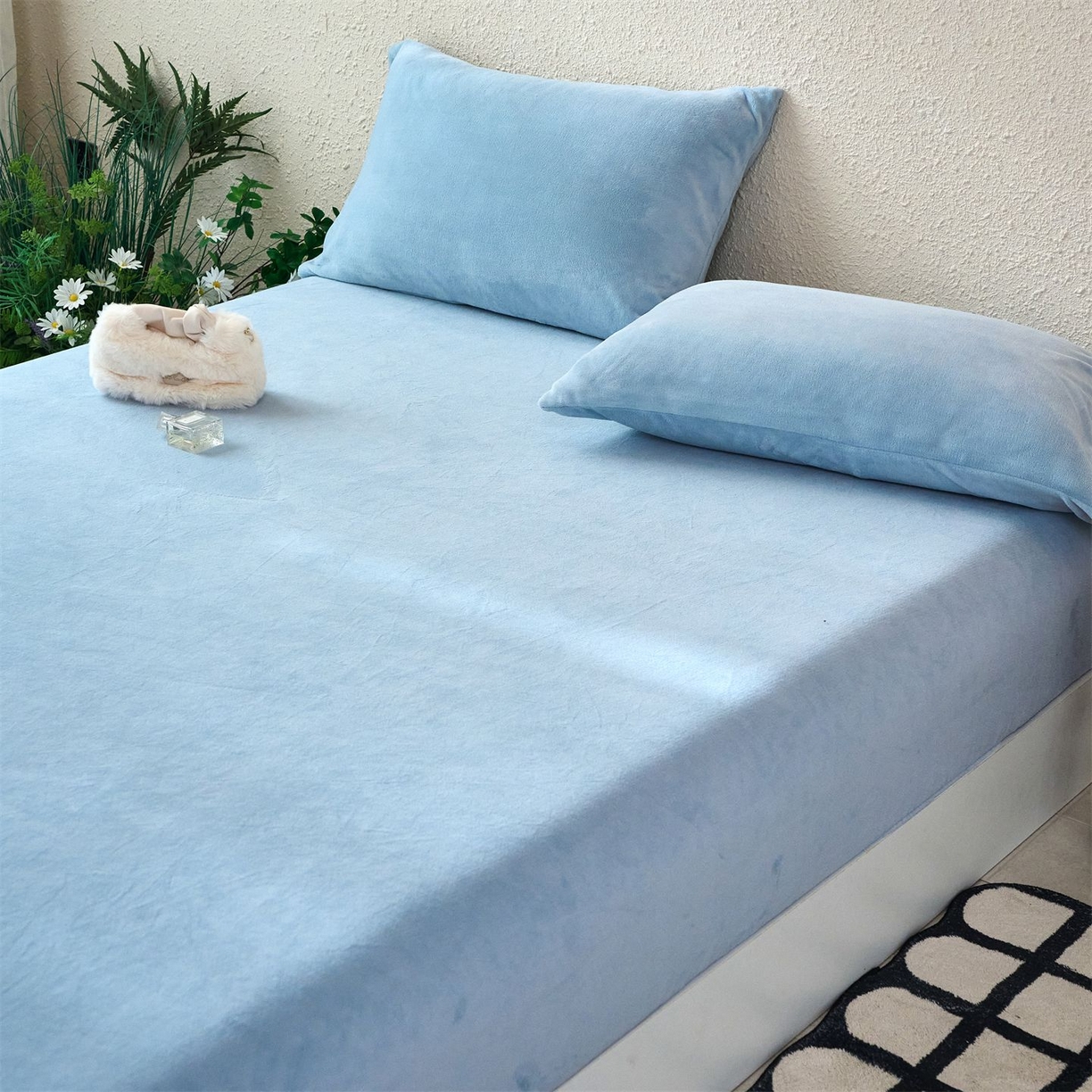 91家纺网 家纺一手货源 找家纺 兰紫橙家纺 2025新款简约纯色牛奶绒床笠系列 天空蓝