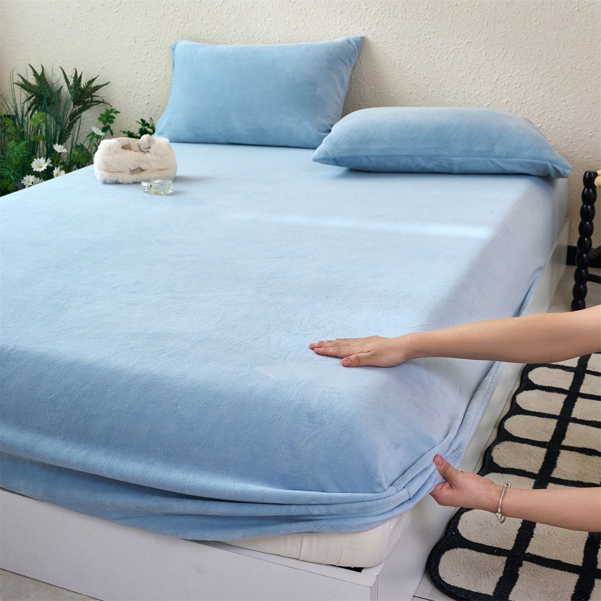 91家纺网 家纺一手货源 找家纺 兰紫橙家纺 2025新款简约纯色牛奶绒床笠系列 天空蓝