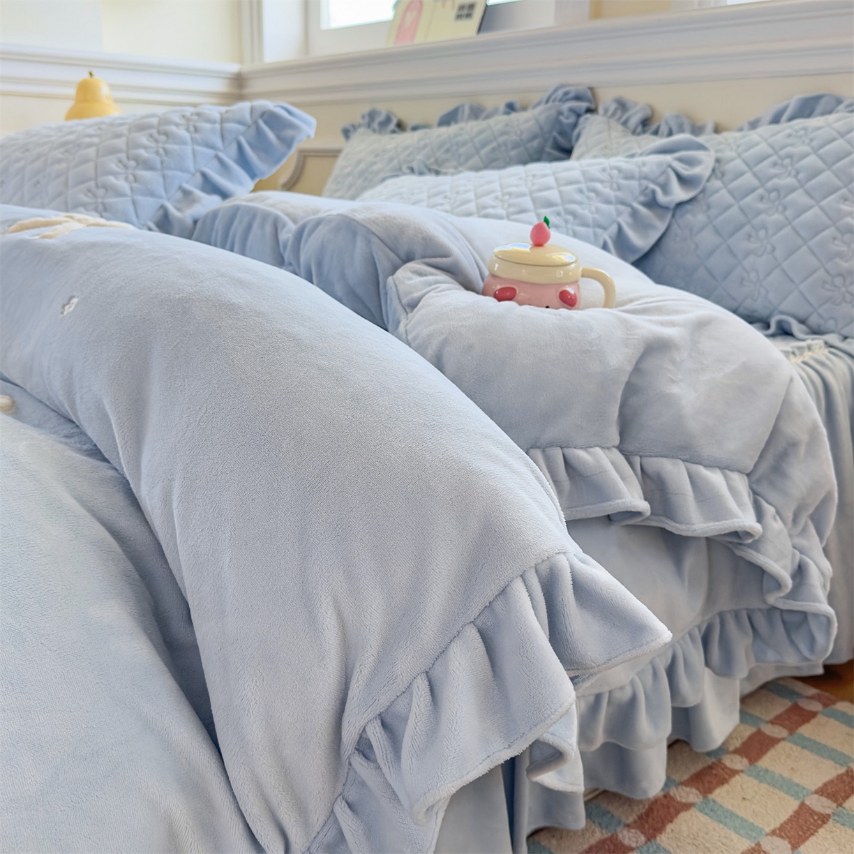 91家纺网 家纺一手货源 找家纺 （总）恒爱家纺 2025新款牛奶绒贴布绣夹棉床裙四件套