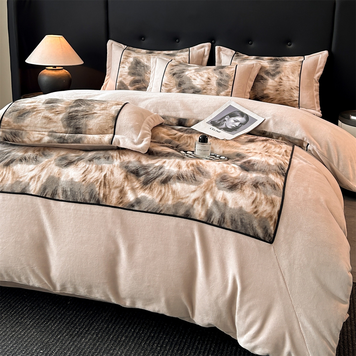 91家纺网 家纺一手货源 找家纺 （总）奥裕家纺 2025新款拼角款雪貂绒四件套-维纳斯