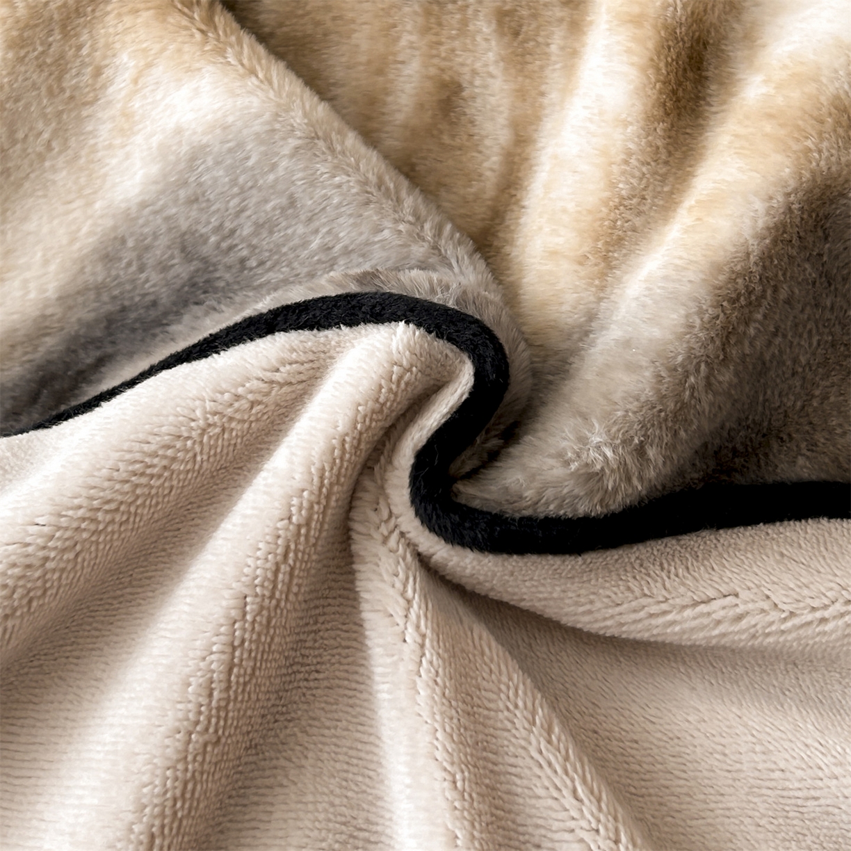 91家纺网 家纺一手货源 找家纺 （总）奥裕家纺 2025新款拼角款雪貂绒四件套-维纳斯